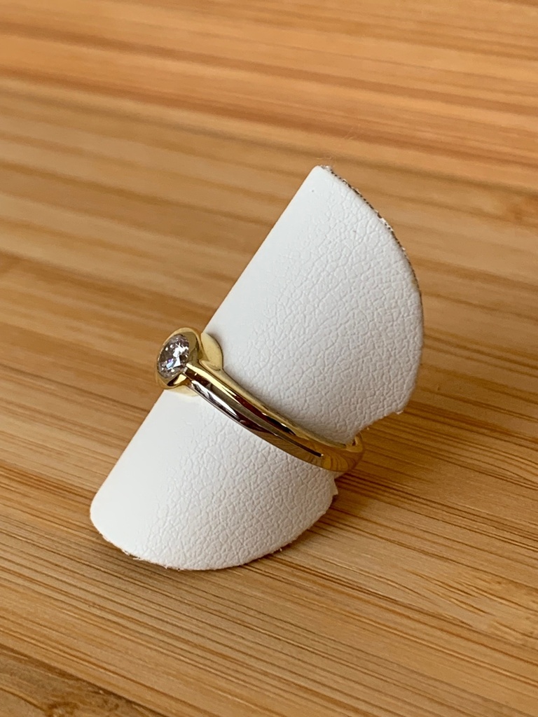 Bague bicolore avec zircon en 9 carats 9BA2217