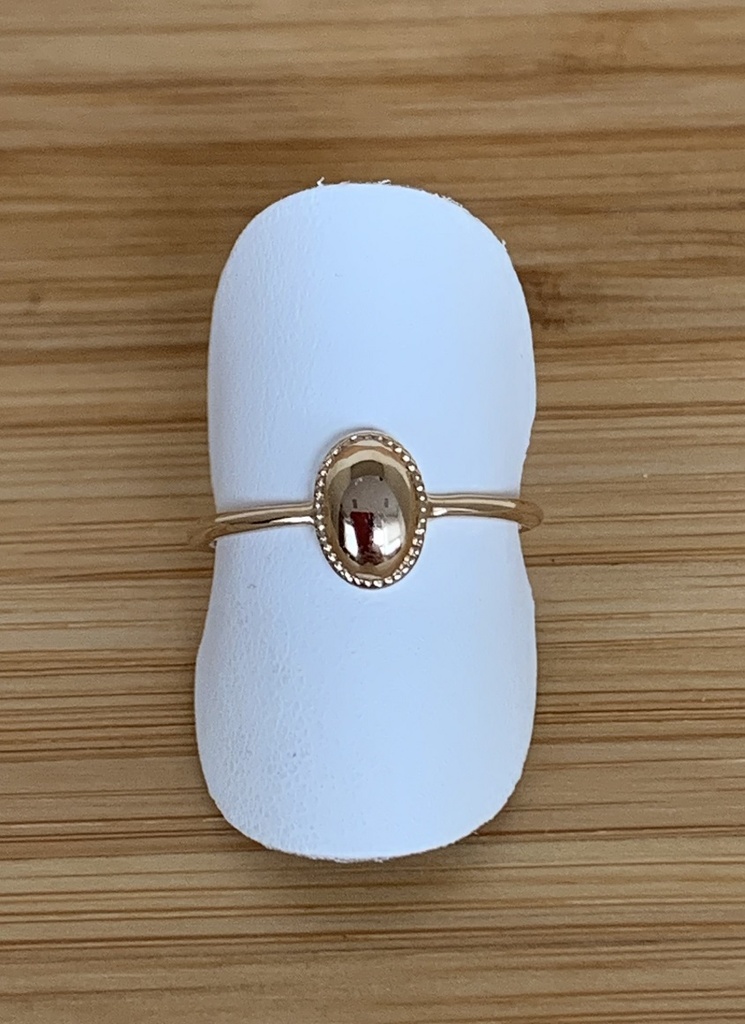 Bague avec cabochon ovale en plaqué or jaune