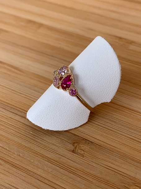 Bague en plaqué or jaune et zircons de couleur