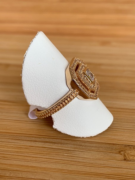 Bague carrée en plaqué or jaune et zircons