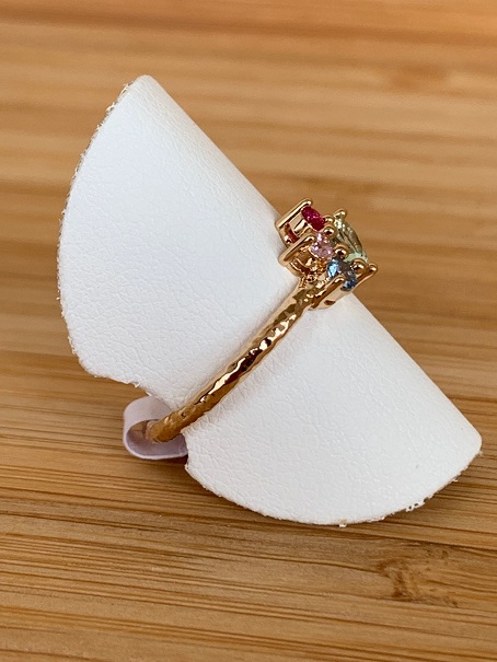 Bague en plaqué or jaune et zircons de couleurs différentes