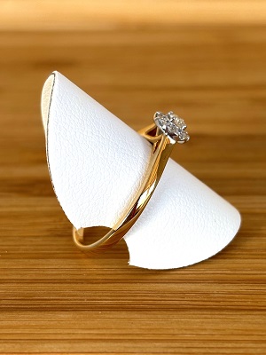 Bague or jaune 18 carats multi diamants 0.19ct