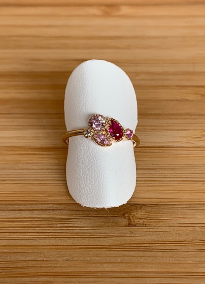 Bague en plaqué or jaune et zircons de couleur rose