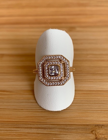 Bague carrée en plaqué or jaune et zircons